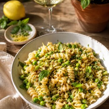 How_to_prepare_fusilli_with_peas_mint_and_pistachios